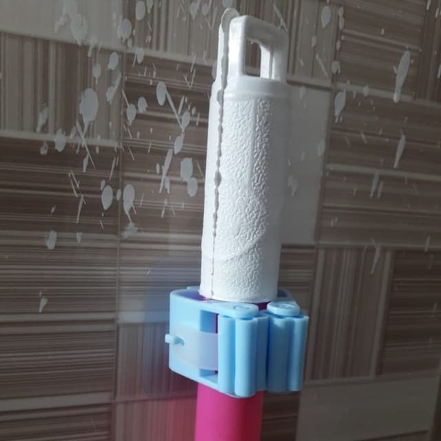 Mop holder